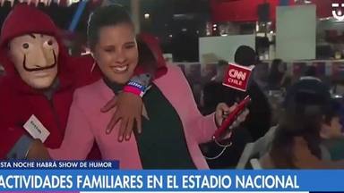 Un fan de 'La casa de papel' acosa a Marianela Estrada, reportera de Chilevisión y CNN Chile