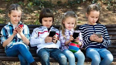 ¿Sabes a qué edad suelen estrenar móvil los niños?