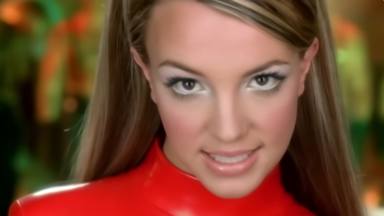 Britney Spears en el videoclip de 'Oops!…I Did It Again'