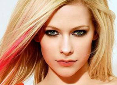Así suena Avril Lavigne con "Head above water"