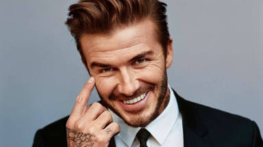 David Beckham salta a la televisión de la mano de una protagonistas de 'Friends' y no es Jennifer Aniston