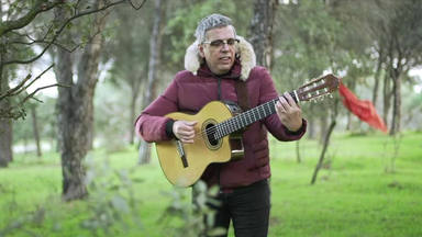 Pedro Guerra atiza el espíritu de rebeldía con su nueva canción "Espejo"