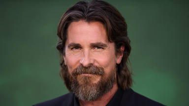 Christian Bale dice que Taylor Swift "Me puso la piel de gallina" cantando en la película 'Amsterdam'