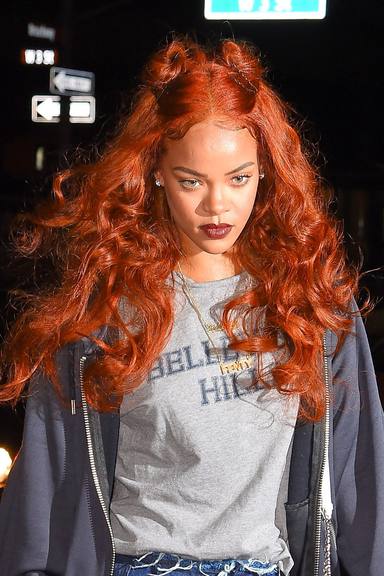 Rihanna también ha apostado por el color naranja en su melena