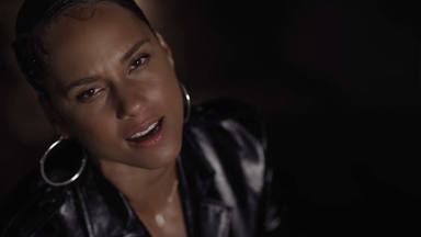 Alicia Keys estrena el vídeo oficial de "Perfect Way To Die" poniendo la rodilla en tierra