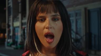 Nathy Peluso se come sus propias lágrimas en el videoclip de 'Mafiosa', recién estrenado