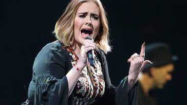 La reacción de Adele cuando una fan la grabó con un filtro: "Quita ese filtro de mi cara..."