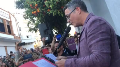 Alejandro Sanz, emocionado, leyó un poema en el pueblo de su madre