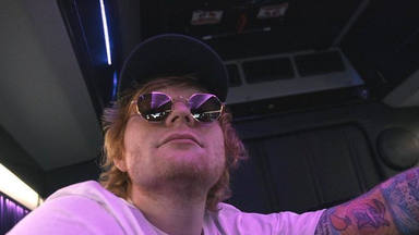 Ed Sheeran y el vídeo de su caída al entrar al escenario del que todo el mundo habla