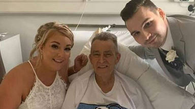 Dos hermanas se casan el mismo día para cumplir el último deseo de su padre, enfermo de cáncer