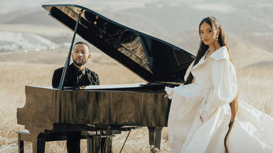 John Legend participa en "Minefields" de Faouzia compartiendo interpretación, piano y un 'explosivo' videoclip