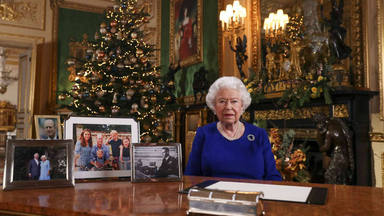 Meghan Markle y el príncipe Harry se quedan fuera de la felicitación de Navidad de la Reina Isabel II