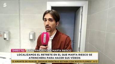 Un reportero de Socialité se cuela en el baño del que se ha adueñado Marta Riesco en Mediaset