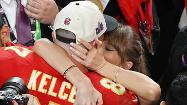 El apasionado beso de película de Taylor Swift en la final de la Super Bowl
