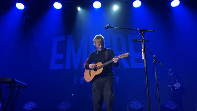 Ed Sheeran interpreta dos canciones inéditas de su próximo álbum 'Equals' en un concierto en Inglaterra