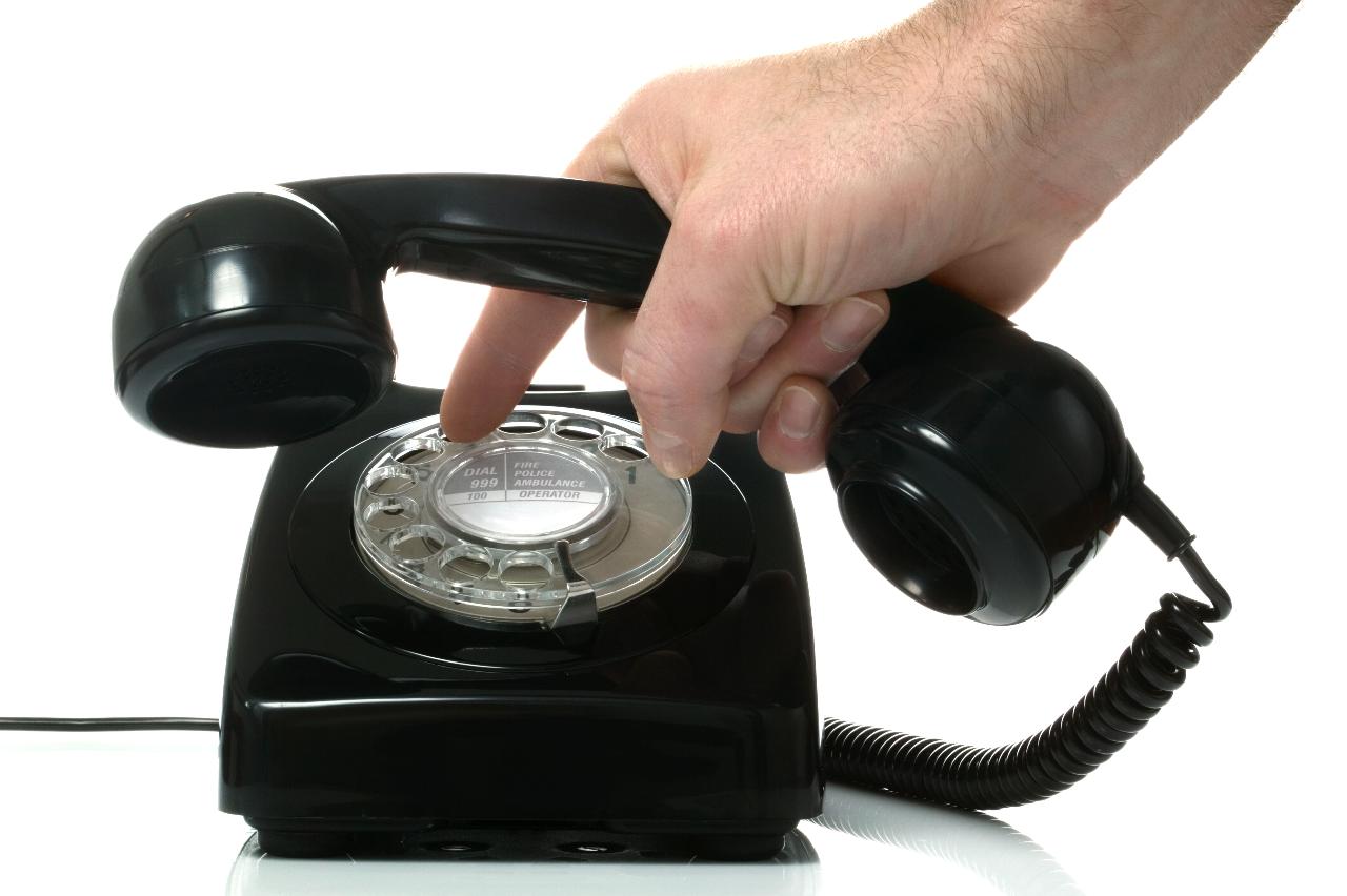 Evita el peligro: no respondas así al telefonillo ni al teléfono cuando te llamen