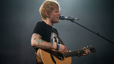 En vivo, Ed Sheeran estrena una versión nueva de 'Eyes Closed' con su guitarra, piano y cuerdas
