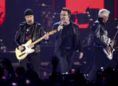 U2 arrasa en su único concierto de la gira española 