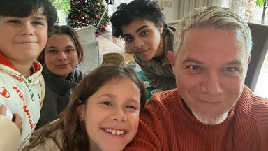 Alejandro Sanz cuidando de sus hijos