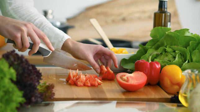 Intoxicación en la cocina: cómo usar la tabla de cortar para