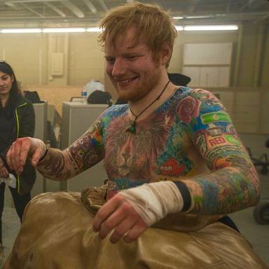 Ed Sheeran lleva años planeando su seguiente tautuaje y sera la firma más especial
