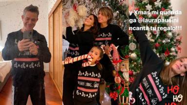 Laura Pausini y el navideño jersey que está recorriendo las casas de sus amigos