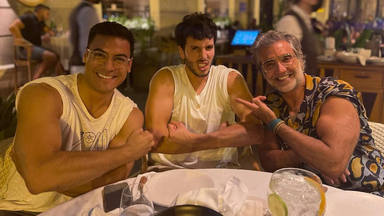¿Quién lo tiene más grande, Carlos Rivera o Sebastián Yatra?: Demostración de bíceps en plena calle