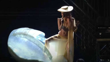 Lady Gaga huevo gigante 3