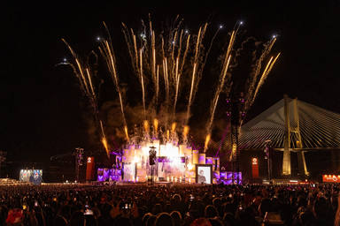 Ed Sheeran y los fuegos artificiales con los que inició su show en Rock in Rio Lisboa
