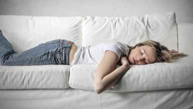 El tiempo que duermes de siesta puede avisarte de una enfermedad