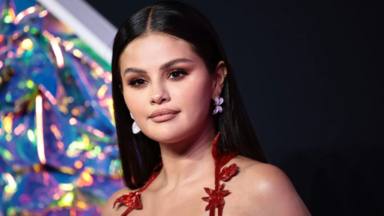 Selena Gomez confiesa haber usado botox tras las críticas a su rostro y a su pareja, Benny Blanco