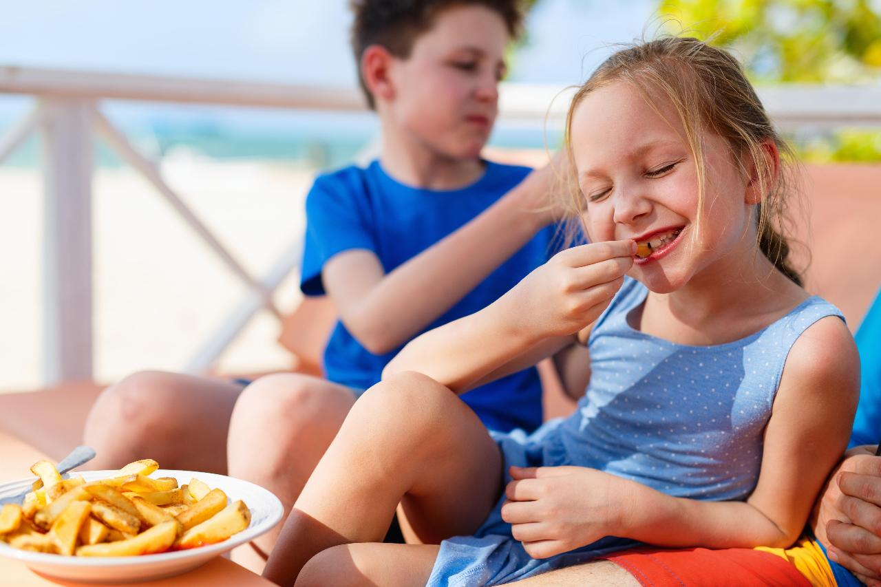 Los niños y Jimeno y la felicidad: "Las patatas fritas son como cumplir un sueño, mi felicidad"