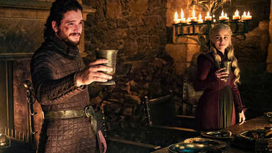 Jon Snow (Kit Harington) y Daenerys Targaryen (Emilia Clarke) en 'Juego de Tronos'