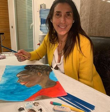 Paz Padilla, en casa pintando un cuadro