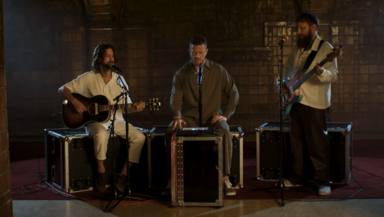 La exhibición vocal de Imagine Dragons en la nueva versión acústica de 'Eyes Closed', su último sencillo
