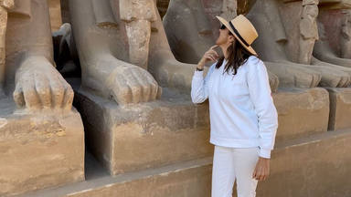 Paz Padilla convence a los guardias de seguridad en Egipto de un templo para hacer un TikTok