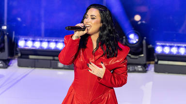 Demi Lovato actuando en 'American Heart Association Go Red for Women' en enero de 2024