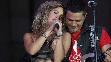 Shakira felicita a Alejandro Sanz por su cumpleaños con una imagen de cuando ambos estaban empezando