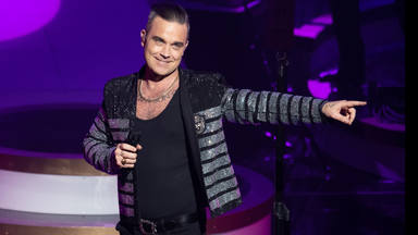 Robbie Williams cumple 45 años y recordamos 4 canciones y una colaboración de Dani Martín