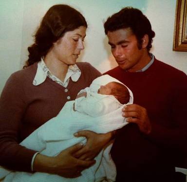 Canales Rivera junto a su madre Teresa y su tío Paquirri