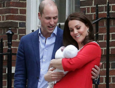 Kate Middleton y el príncipe George presentan a su nuevo bebé