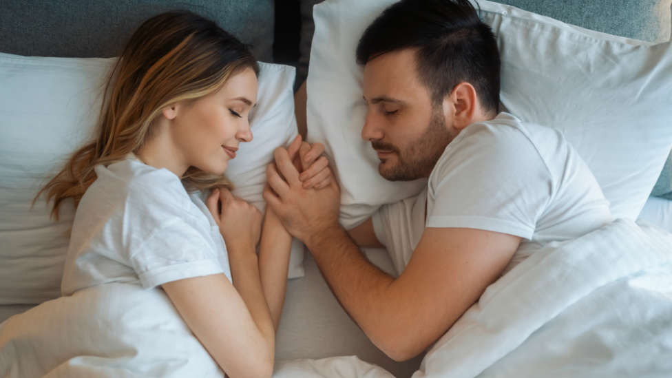 ¿Es mejor dormir solo o acompañado?