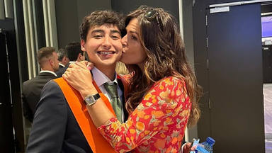 Nuria Roca y Juan del Val, felices en la graduación de su hijo