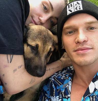 Miley y Cody dan la bienvenida a Bo, su nuevo cachorro