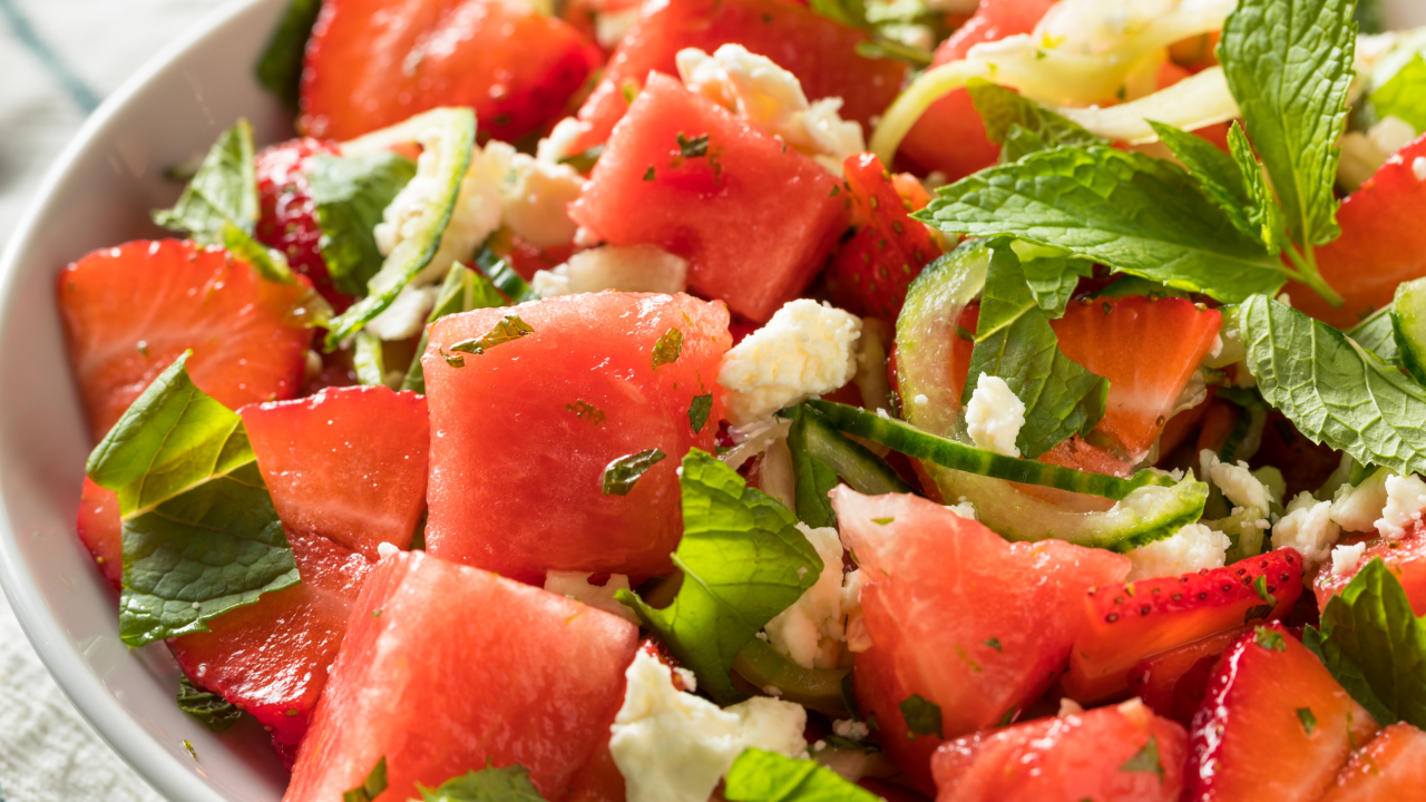 El plato viral del verano: sandwich de pepinillo, mortadela y... ¡sandía!